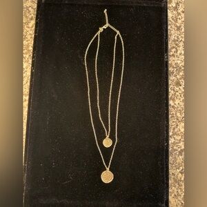 Elegant Gold Pendant Necklace